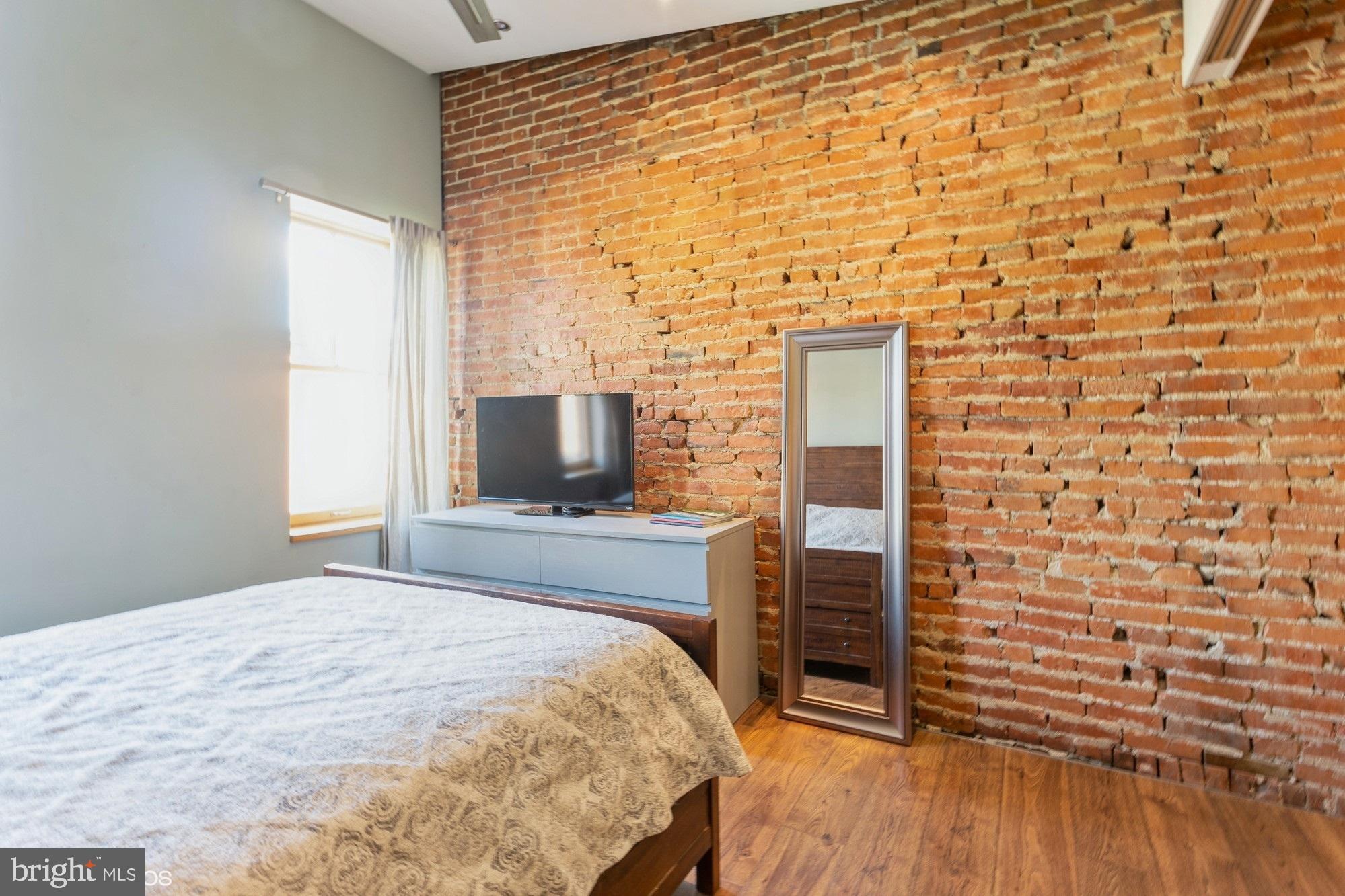 LOCUST POINT - Residential