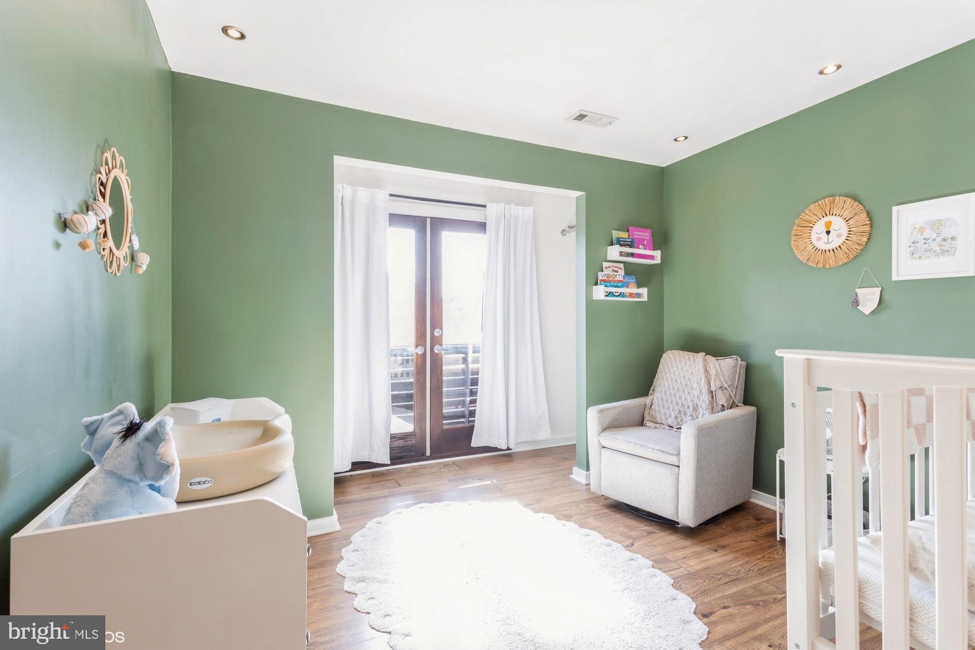 LOCUST POINT - Residential