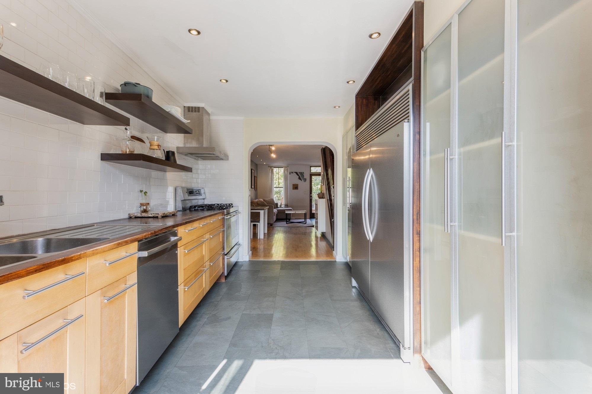 LOCUST POINT - Residential