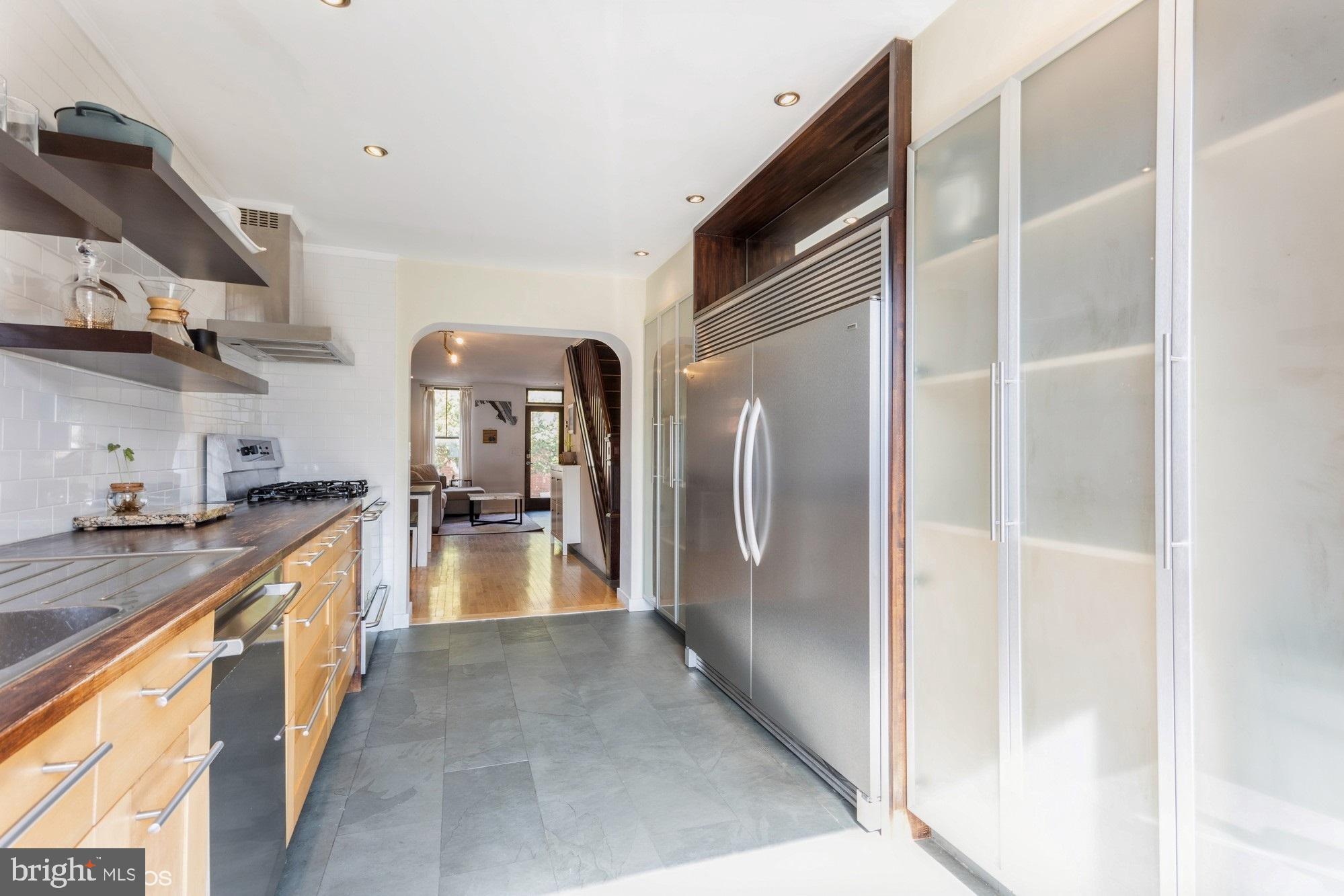 LOCUST POINT - Residential