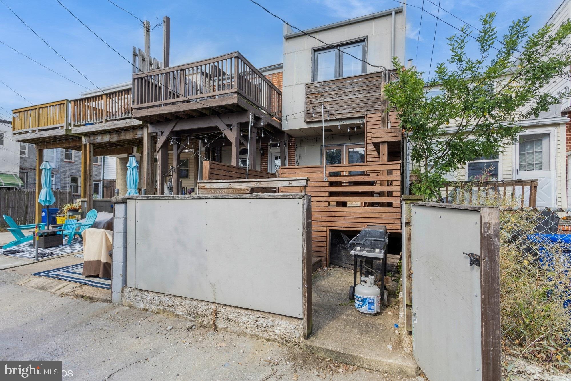 LOCUST POINT - Residential