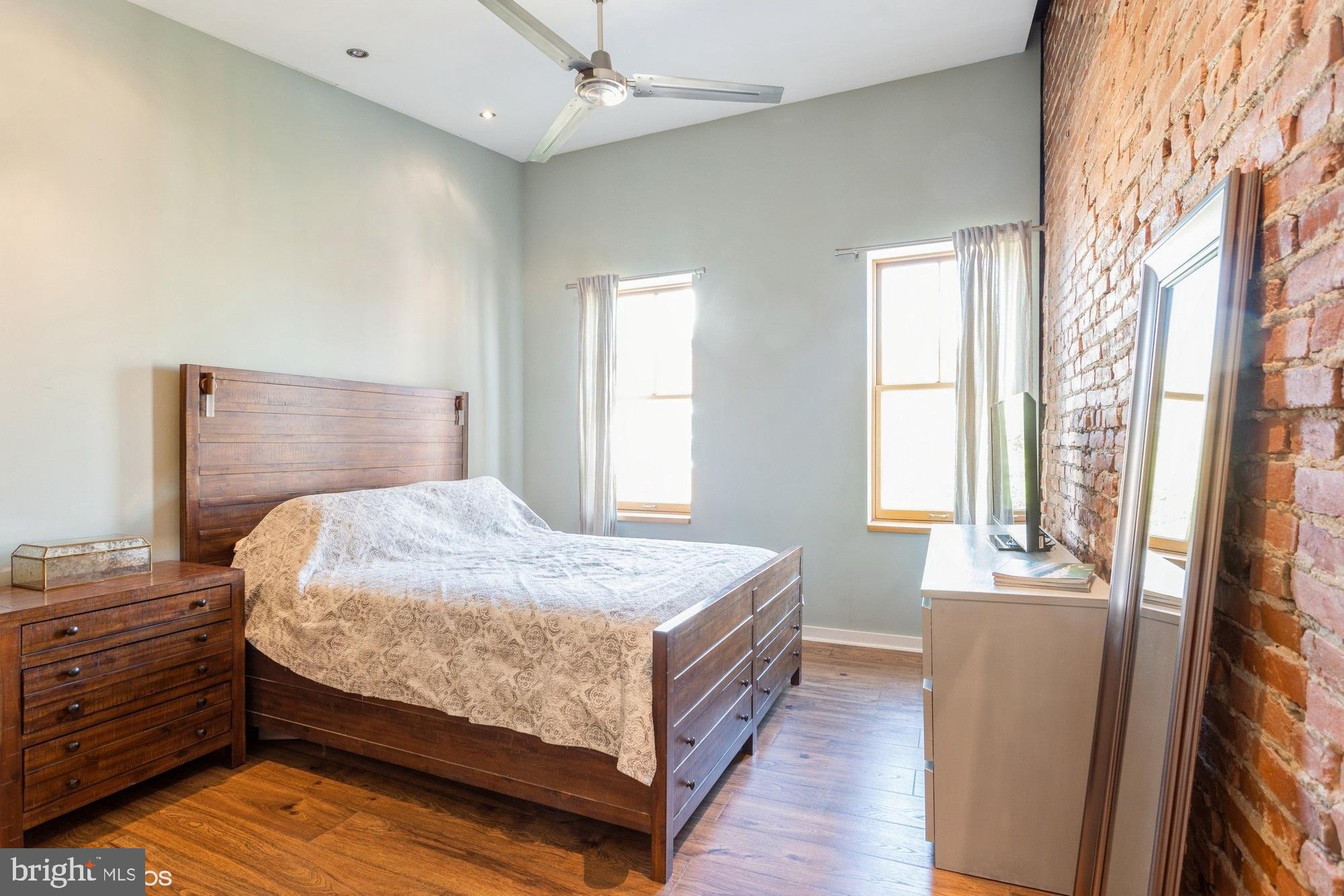 LOCUST POINT - Residential