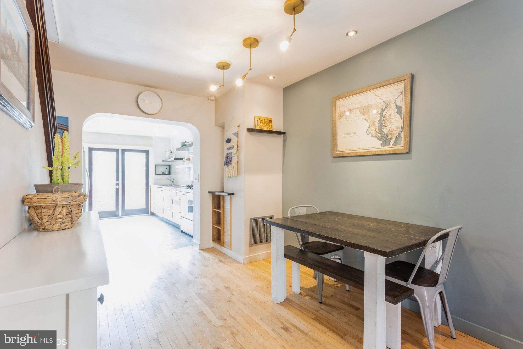 LOCUST POINT - Residential