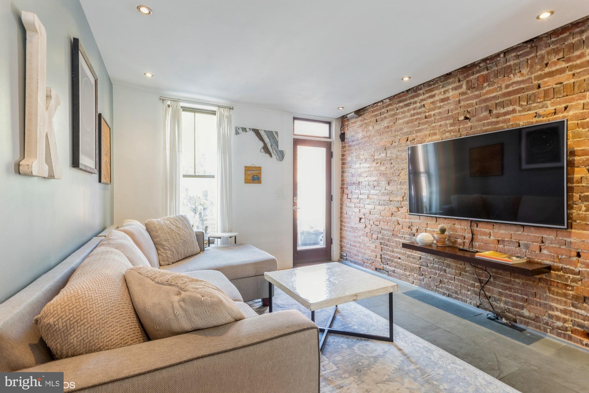 LOCUST POINT - Residential