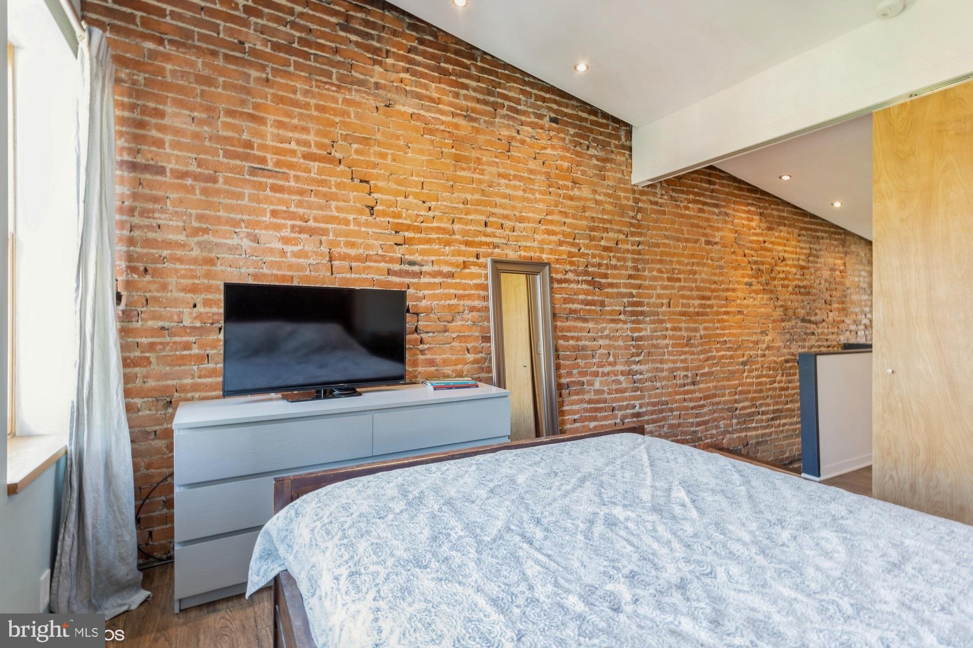 LOCUST POINT - Residential