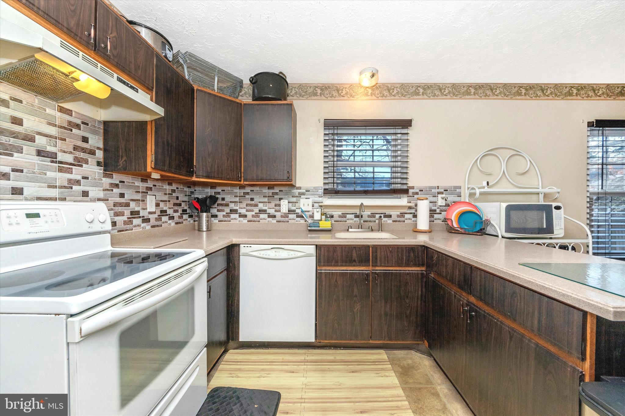 WESTLAKE VILLAGE - Residential