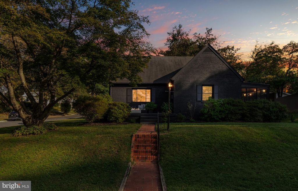 Photo of 2804 Byron Court, SILVER SPRING, MD 20902 (MLS # MDMC2202658)