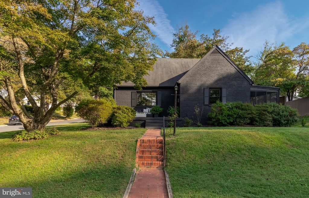 Photo of 2804 Byron Court, SILVER SPRING, MD 20902 (MLS # MDMC2202658)