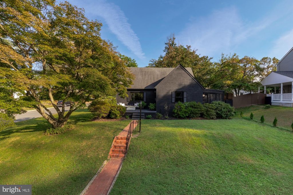 Photo of 2804 Byron Court, SILVER SPRING, MD 20902 (MLS # MDMC2202658)