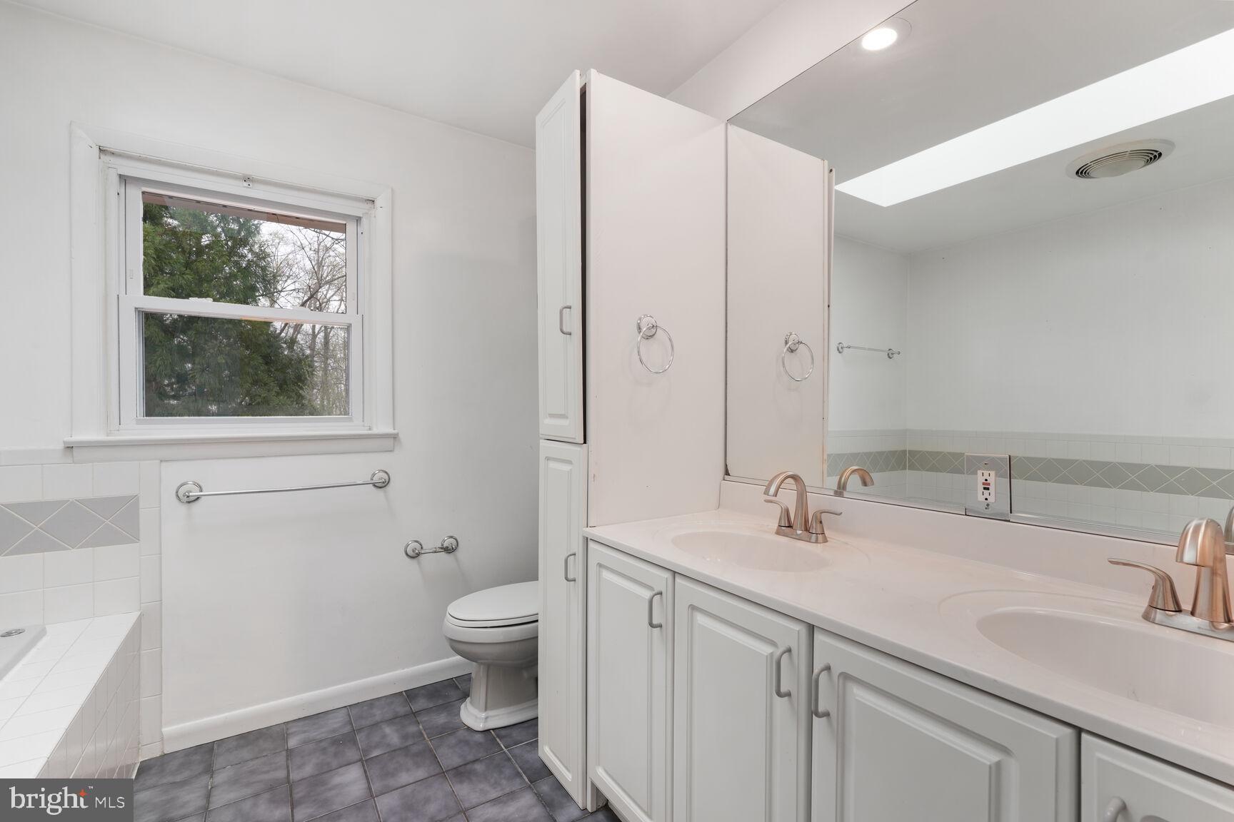 FONTAINEBLEAU ESTATES - Residential