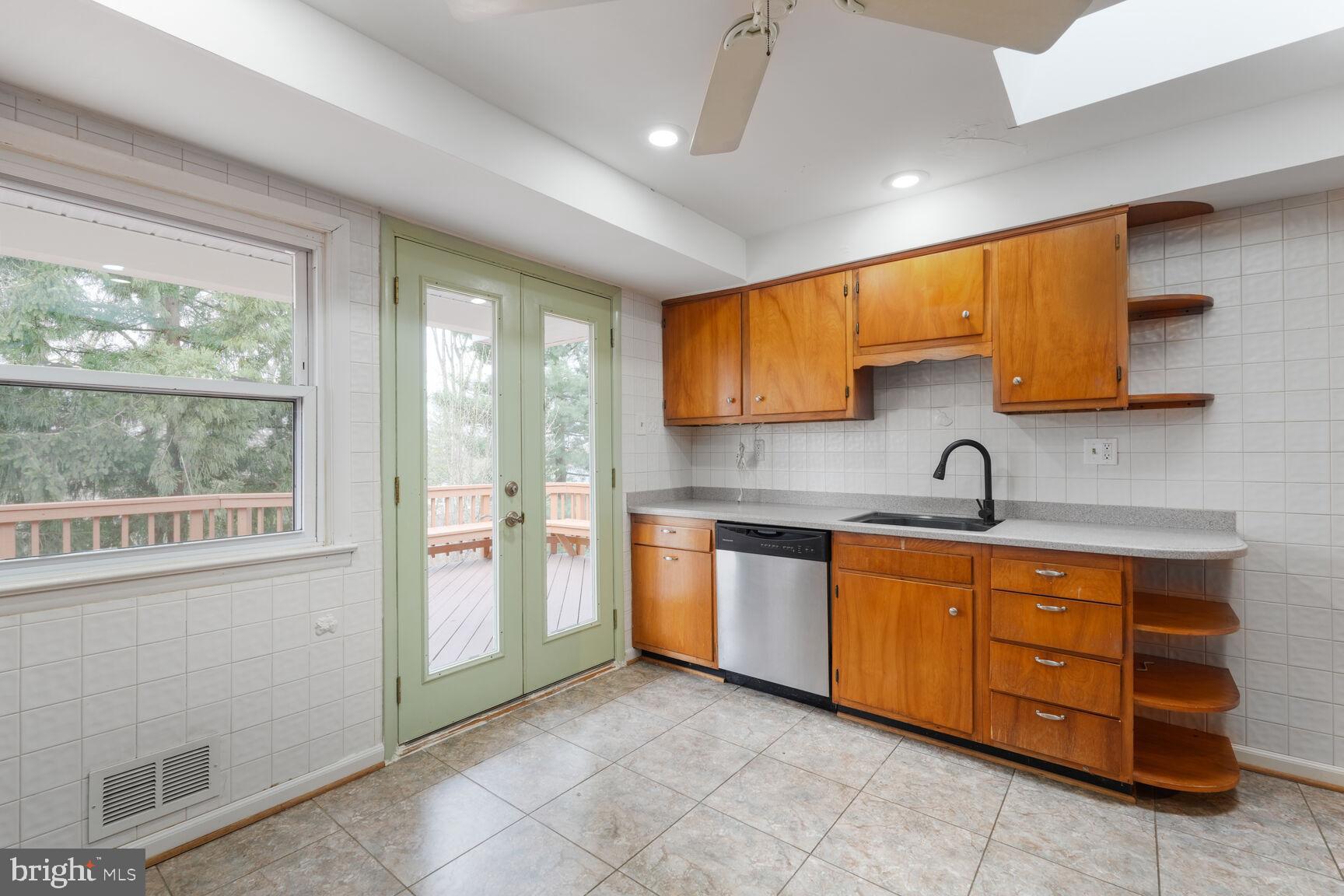 FONTAINEBLEAU ESTATES - Residential