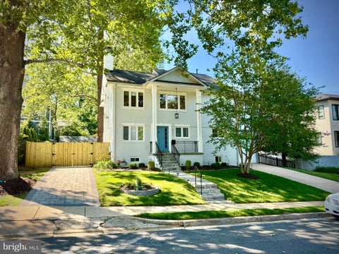 Photo of 6111 35th Street N, ARLINGTON, VA 22213 (MLS # VAAR2074764)