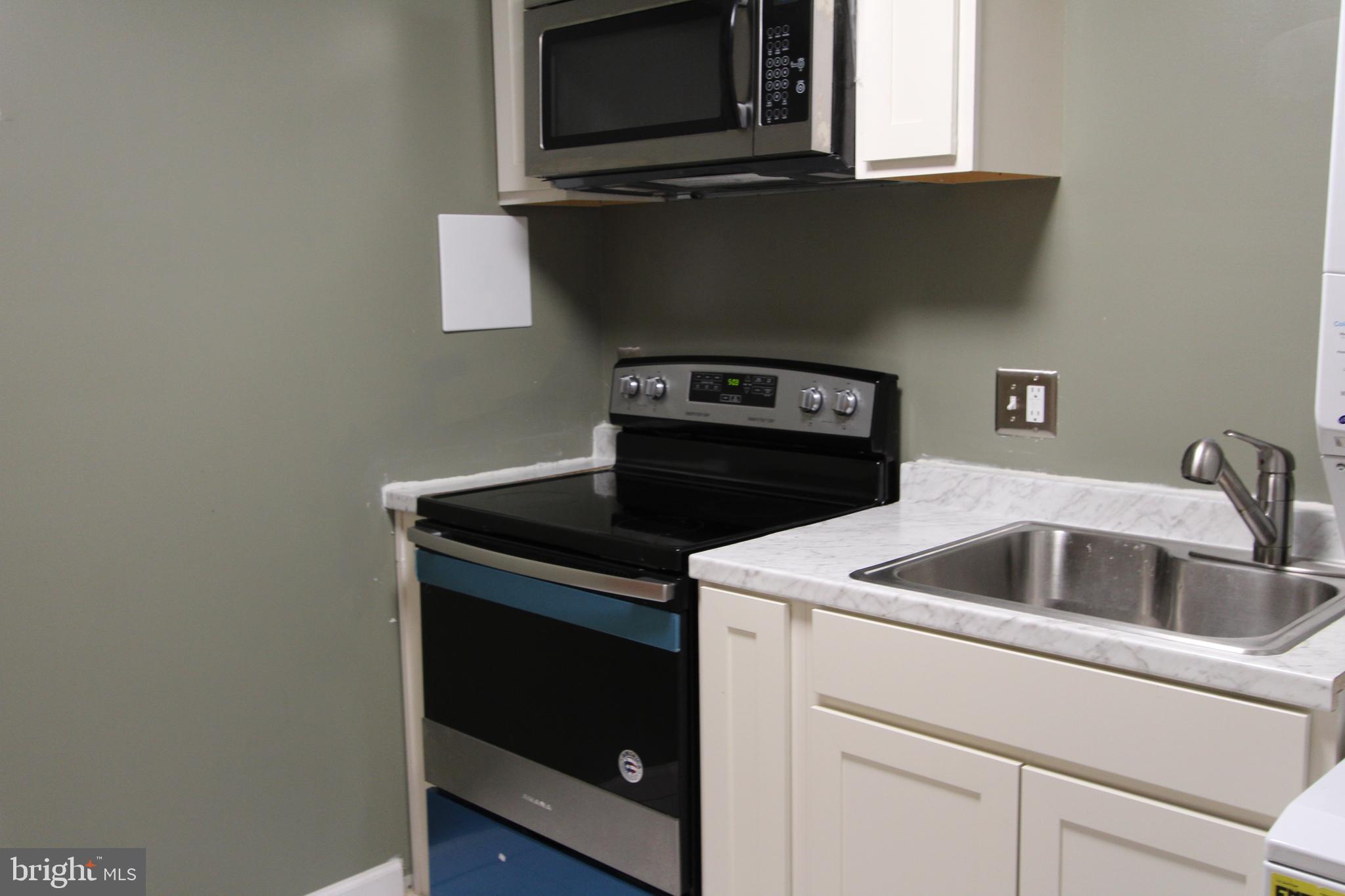 SHAMROCK MANOR - Residential Lease