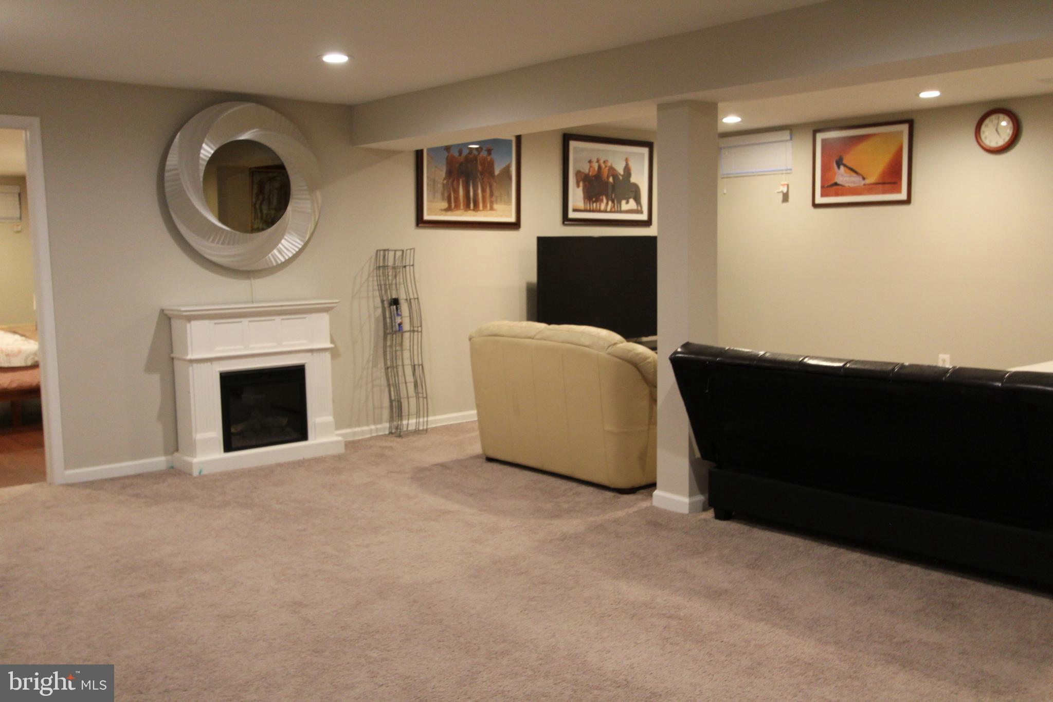 SHAMROCK MANOR - Residential Lease