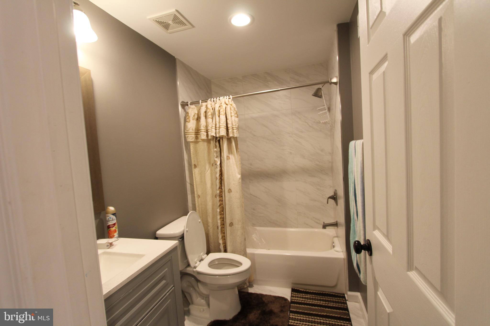 SHAMROCK MANOR - Residential Lease