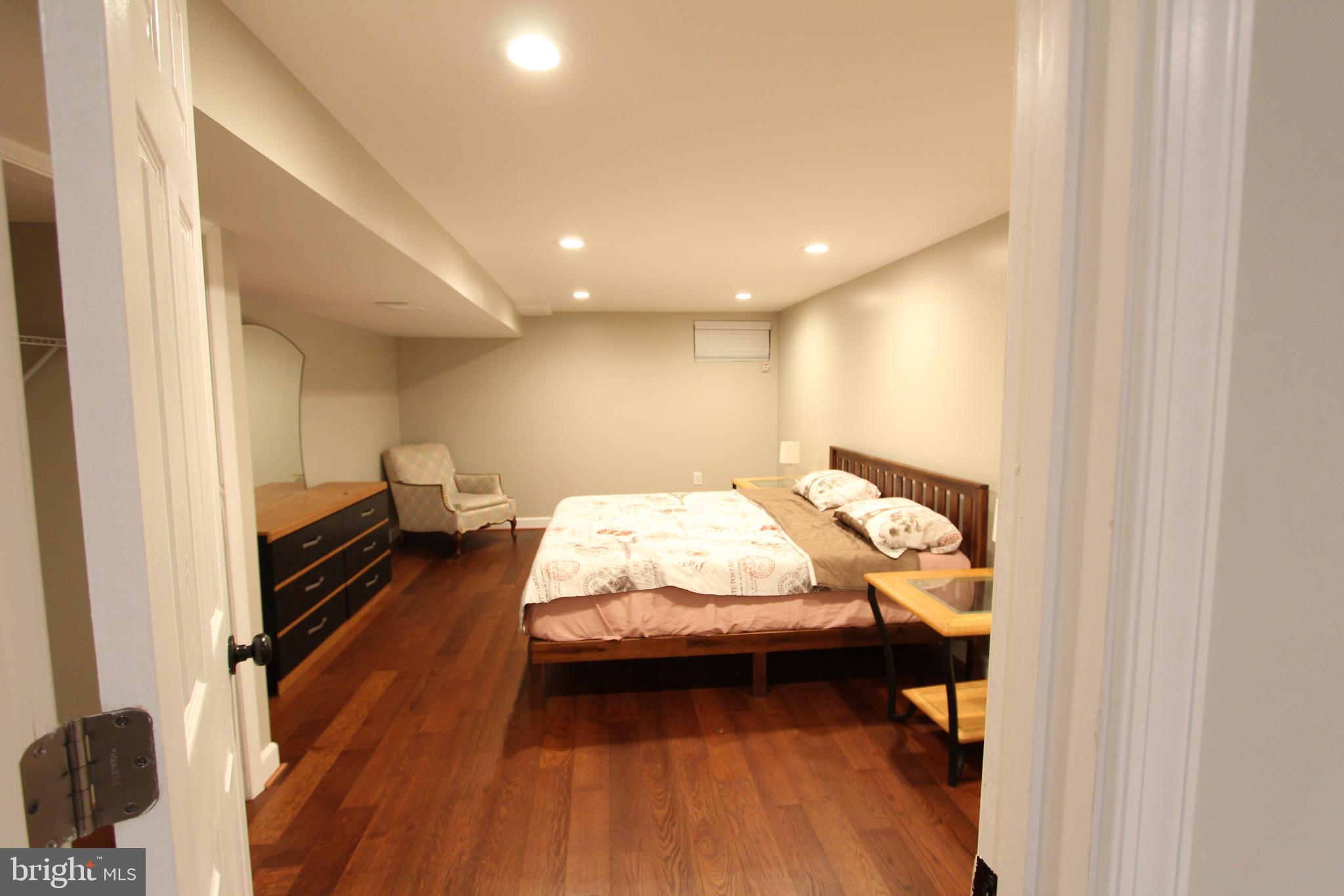 SHAMROCK MANOR - Residential Lease