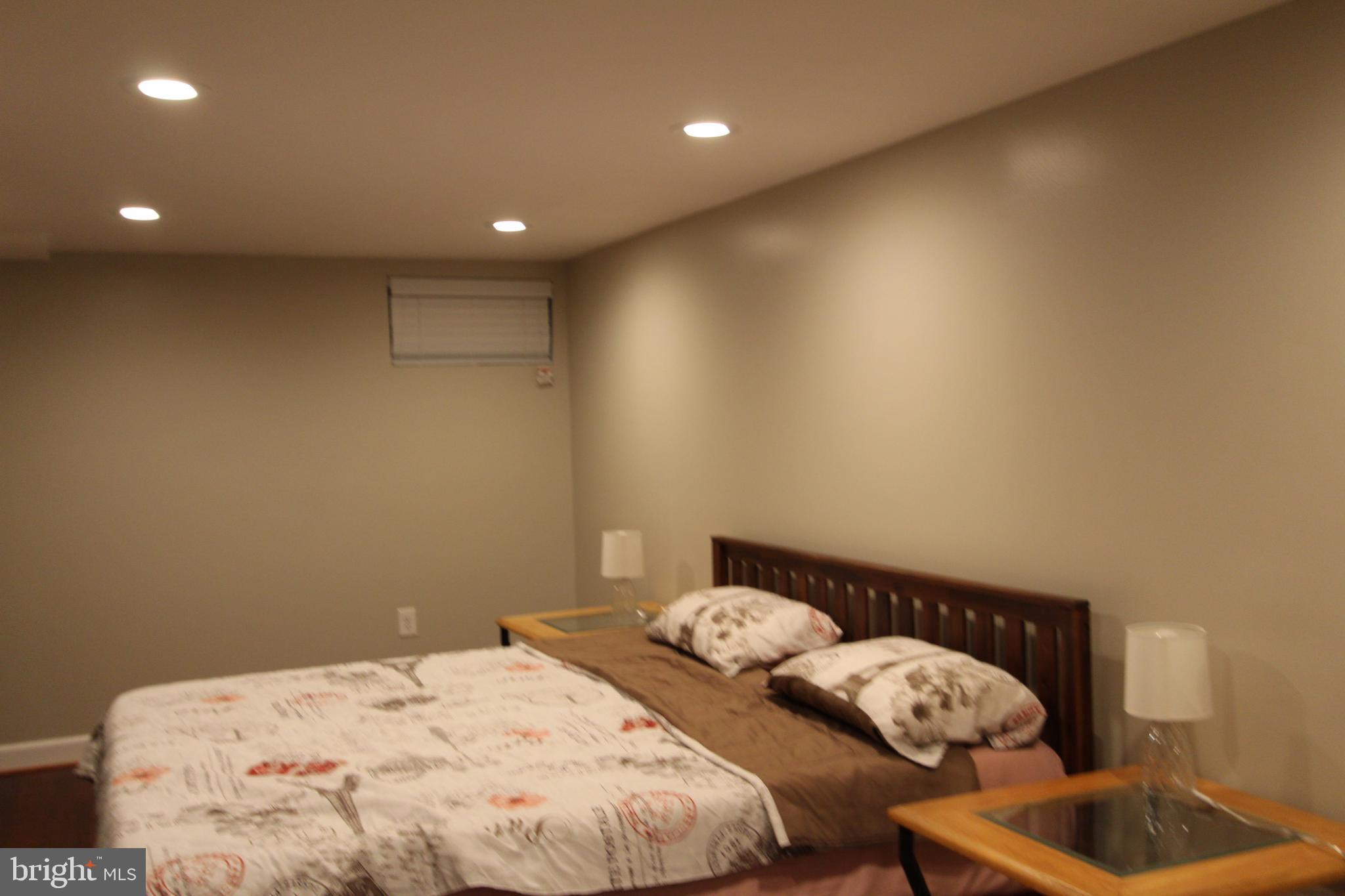 SHAMROCK MANOR - Residential Lease