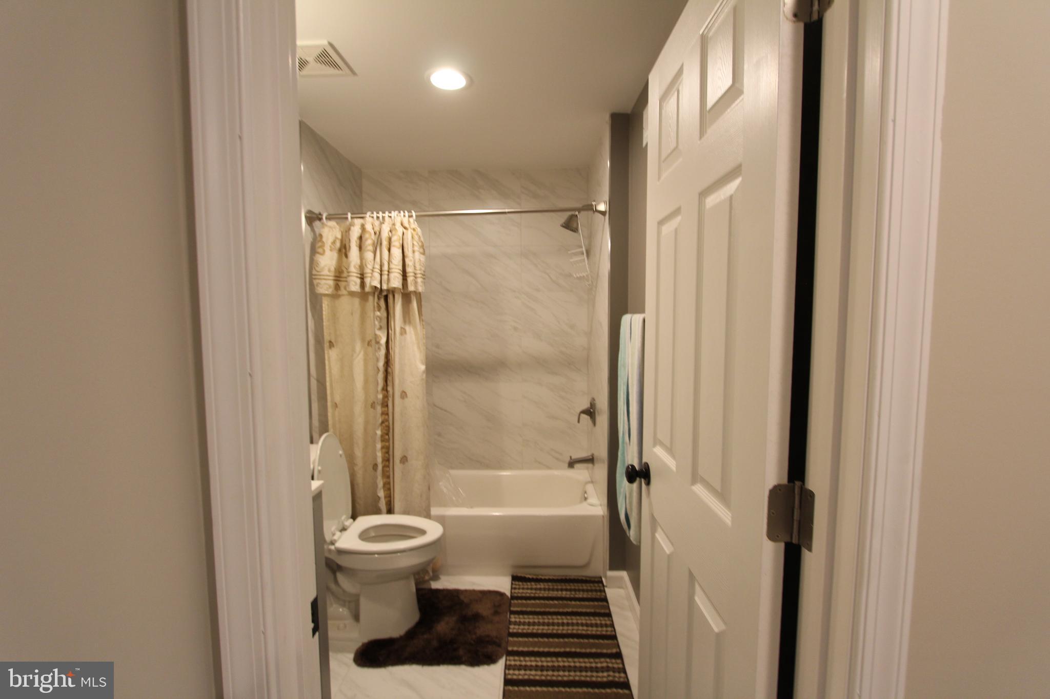 SHAMROCK MANOR - Residential Lease