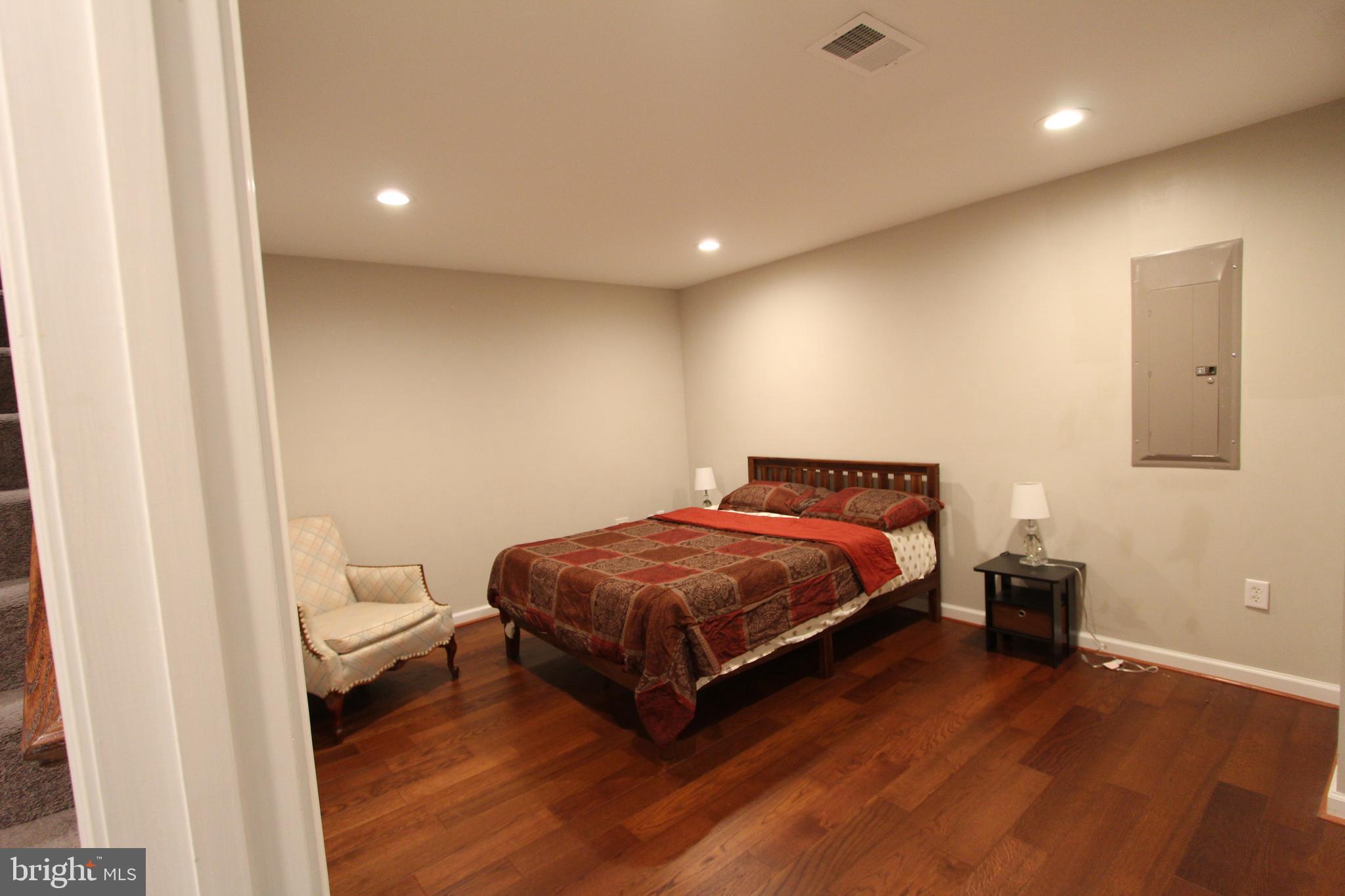 SHAMROCK MANOR - Residential Lease