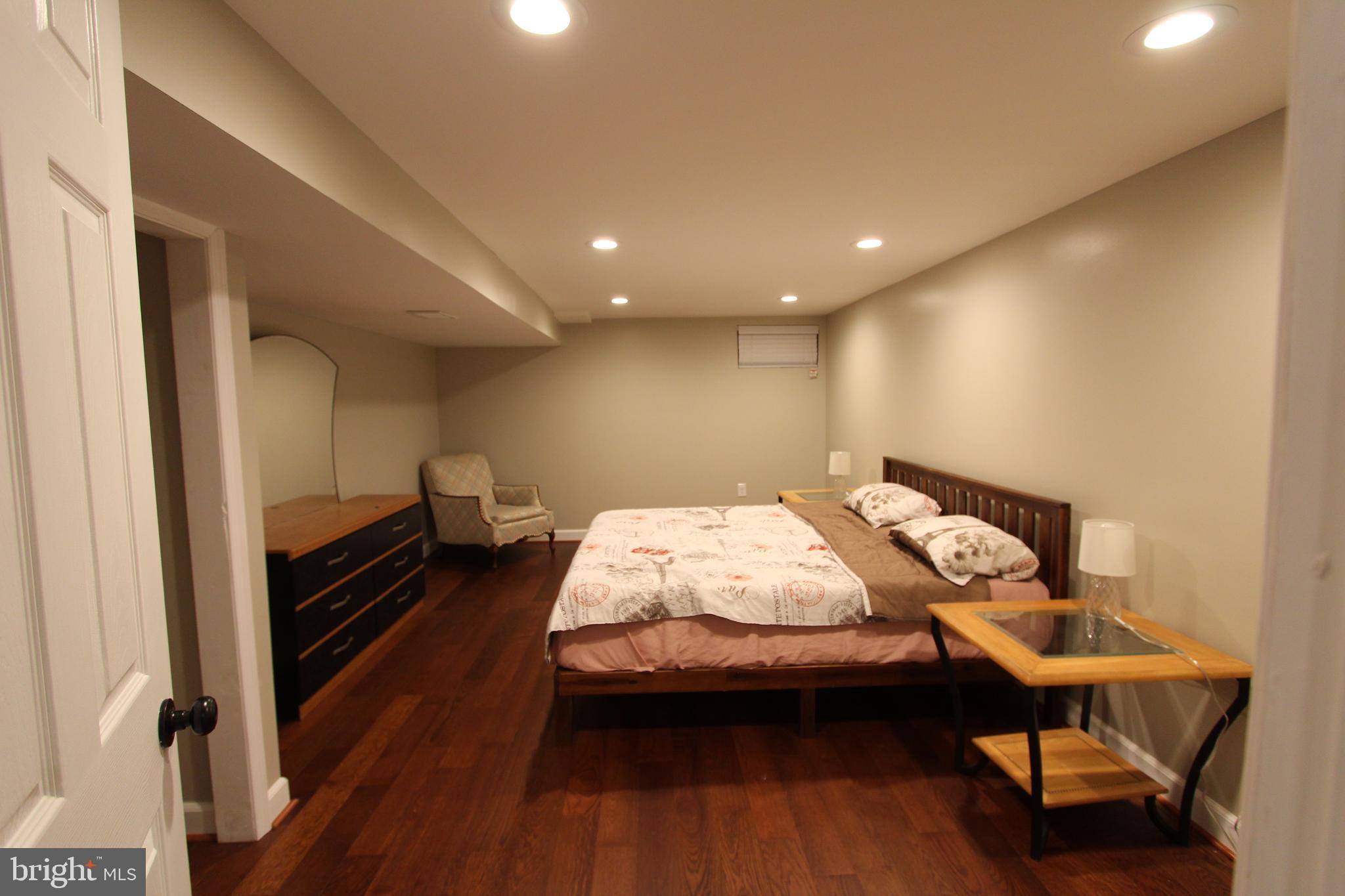 SHAMROCK MANOR - Residential Lease