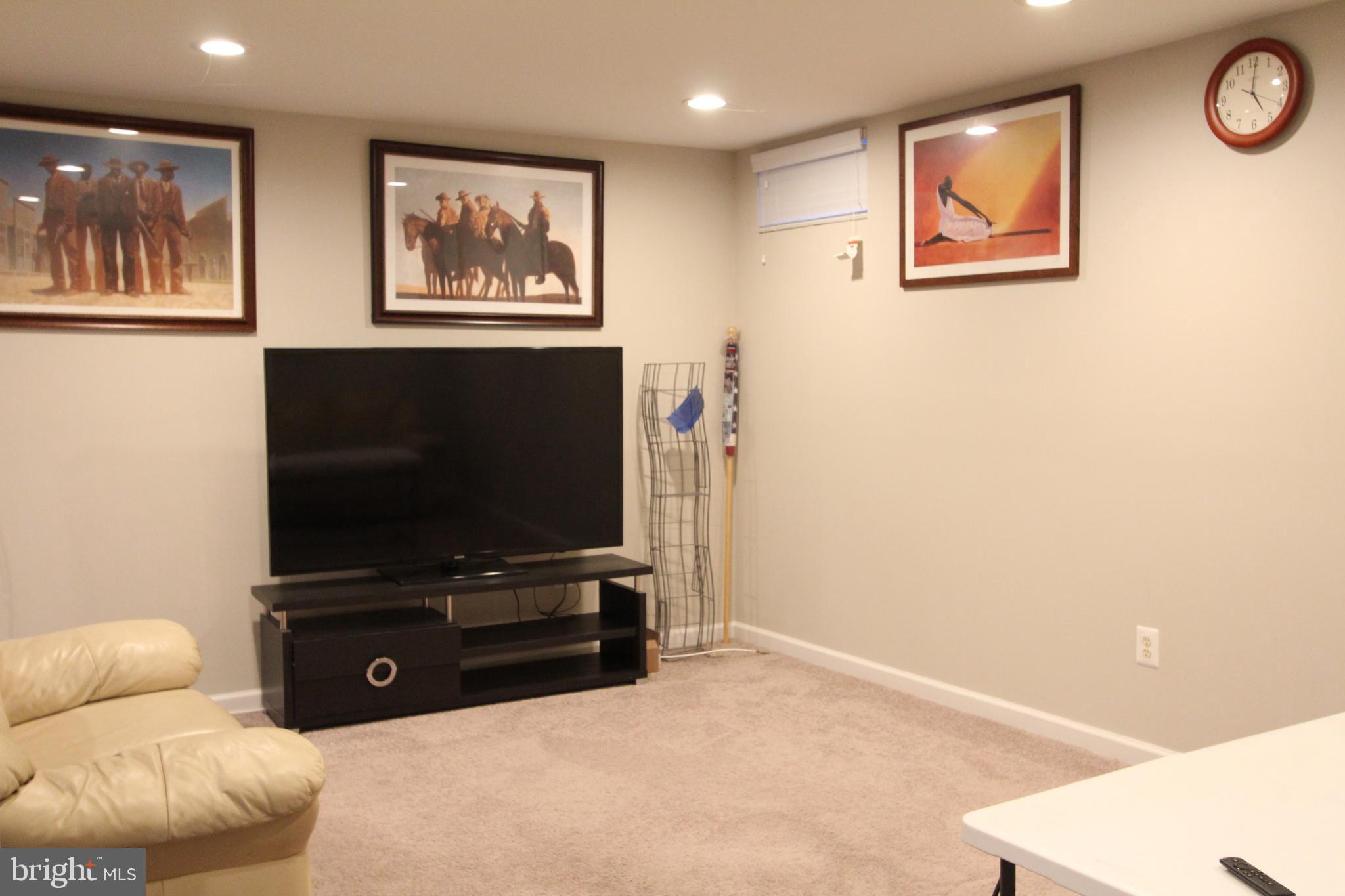 SHAMROCK MANOR - Residential Lease