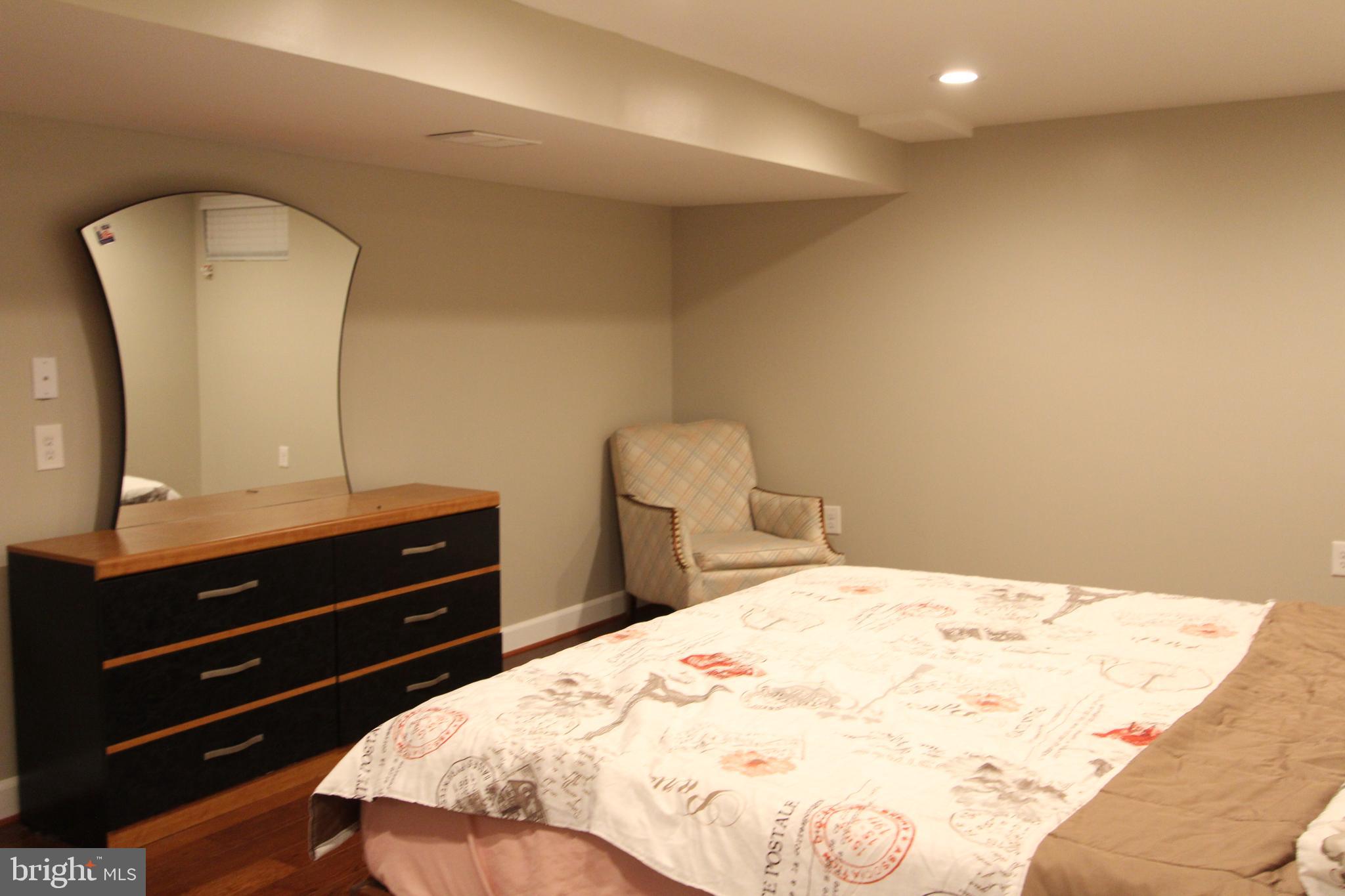 SHAMROCK MANOR - Residential Lease