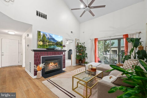 Photo of 1067 Gardenview Loop #303, WOODBRIDGE, VA 22191 (MLS # VAPW2133406)