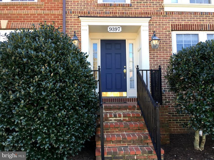 SHOWS WELL, TENANT OCCUPIED PLEASE BE CONSIDERATE 24 HOUR NOTICE, GREAT FLOOR PLAN, WONDERFUL NEIGHBORHOOD, LOTS OF HARDWOOD, 2 CAR GARAGE, GREAT PRIVATE COURTYARD BETWEEN GARAGE AND HOUSE, CORIAN COUNTER TOPS, 3 FULL BATHS, THIS IS A LOT OF HOUSE FOR THE MONEY- MOTIVATED SELLER!!!!!