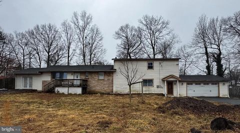 Photo of 8705 Parkland Street, MANASSAS, VA 20111 (MLS # VAPW2114576)