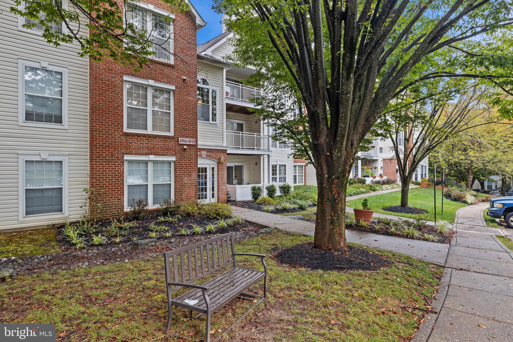 SILVERBROOK - Residential