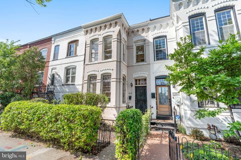 Photo of 1112 I Street SE, WASHINGTON, DC 20003 (MLS # DCDC2255516)