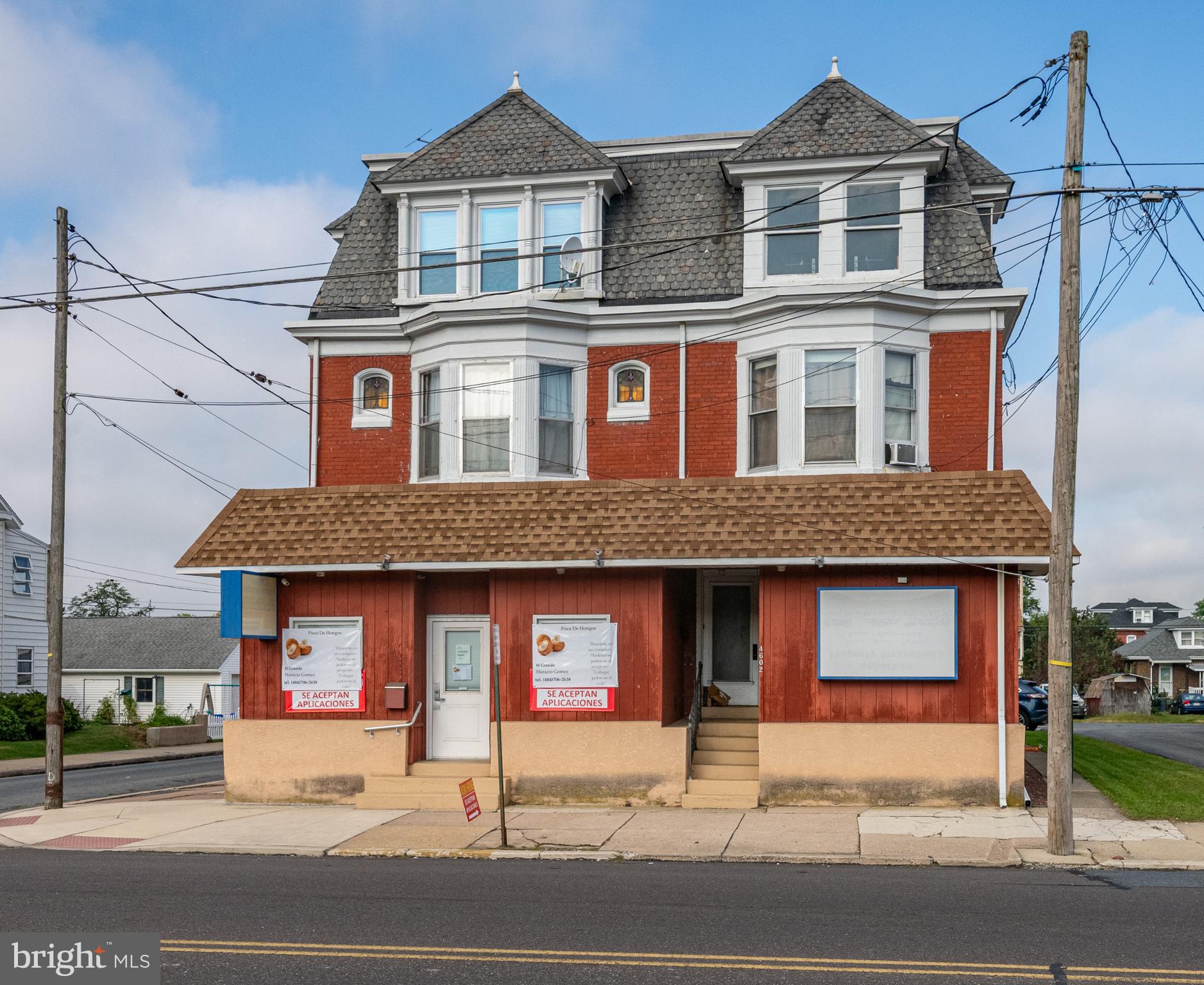 Main image without alt text