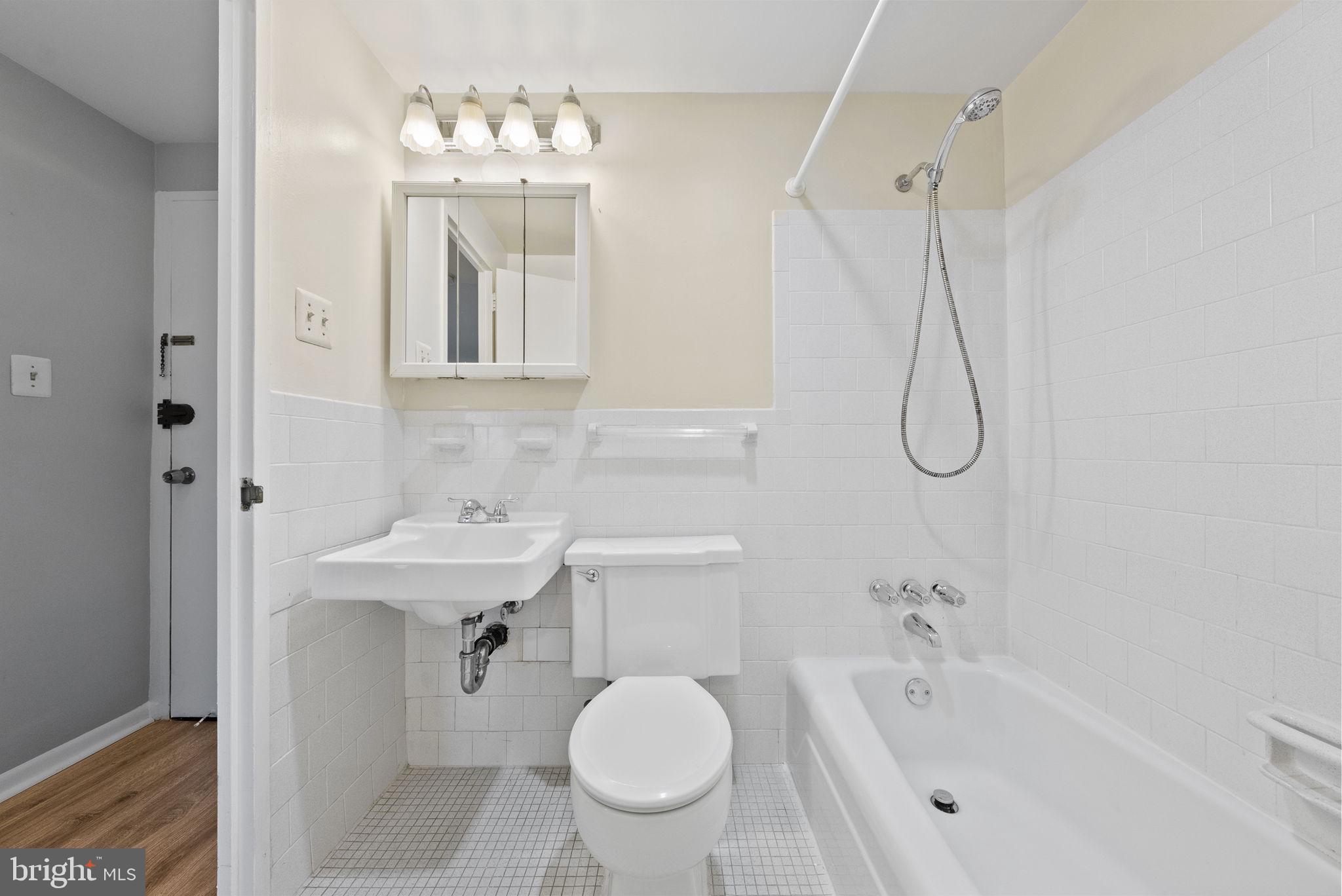 FORTY SIX HUNDRED - Residential