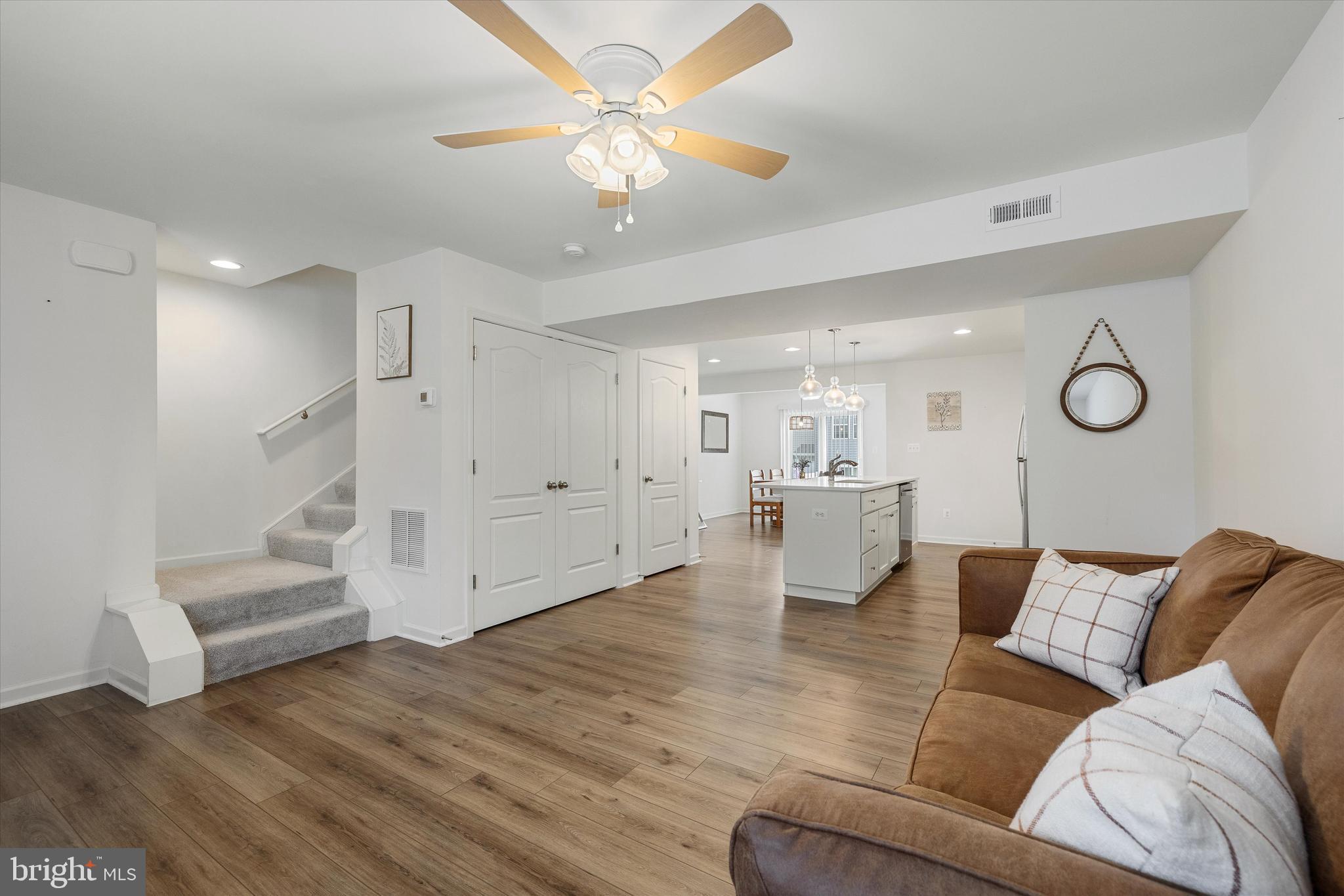 WHISPERING PINES - Residential