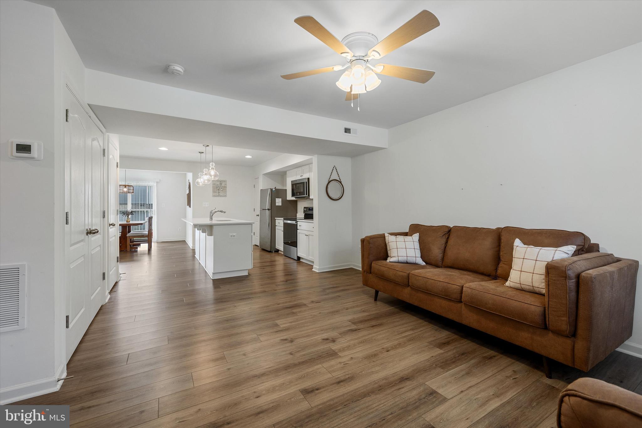 WHISPERING PINES - Residential