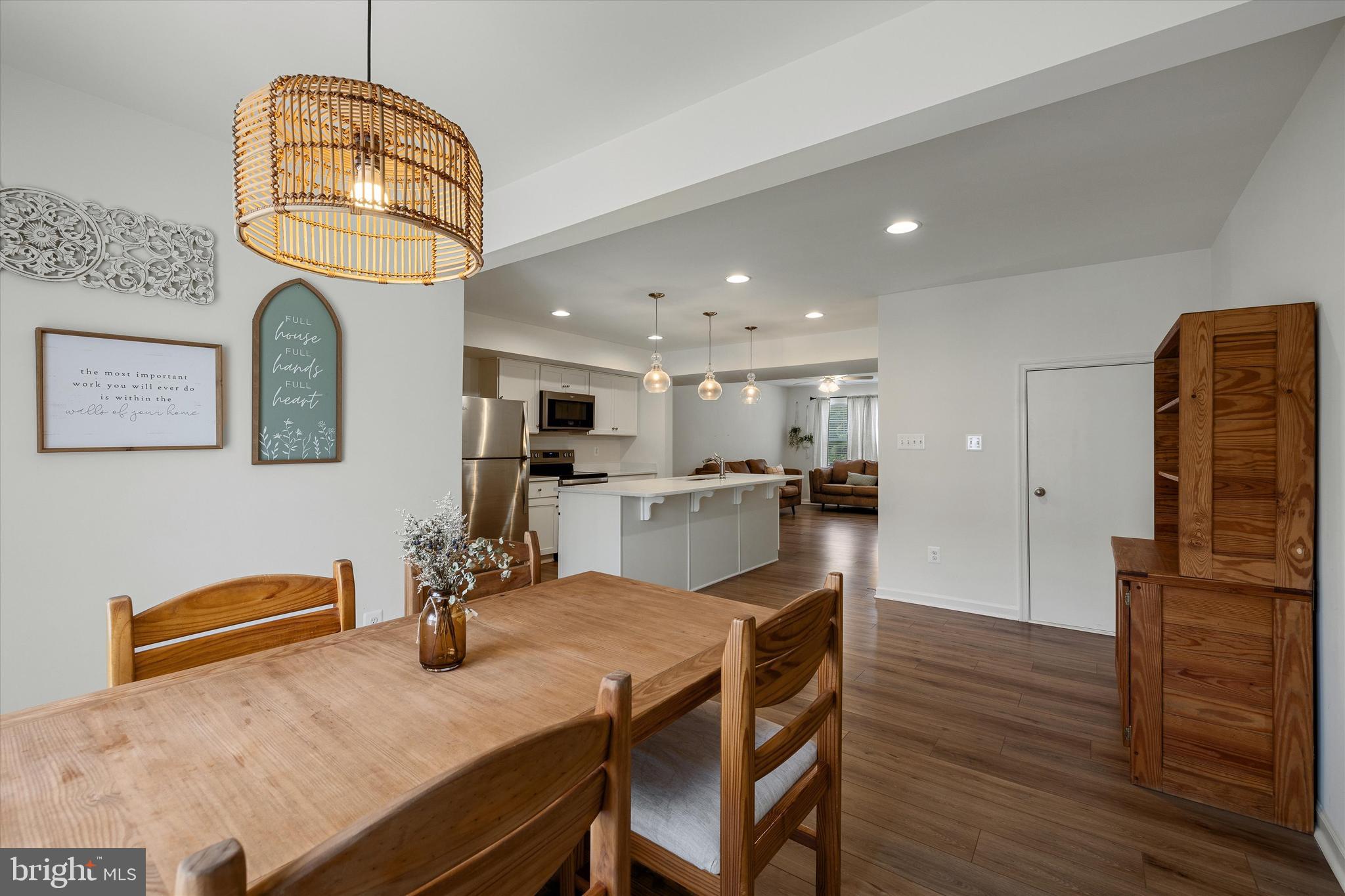 WHISPERING PINES - Residential