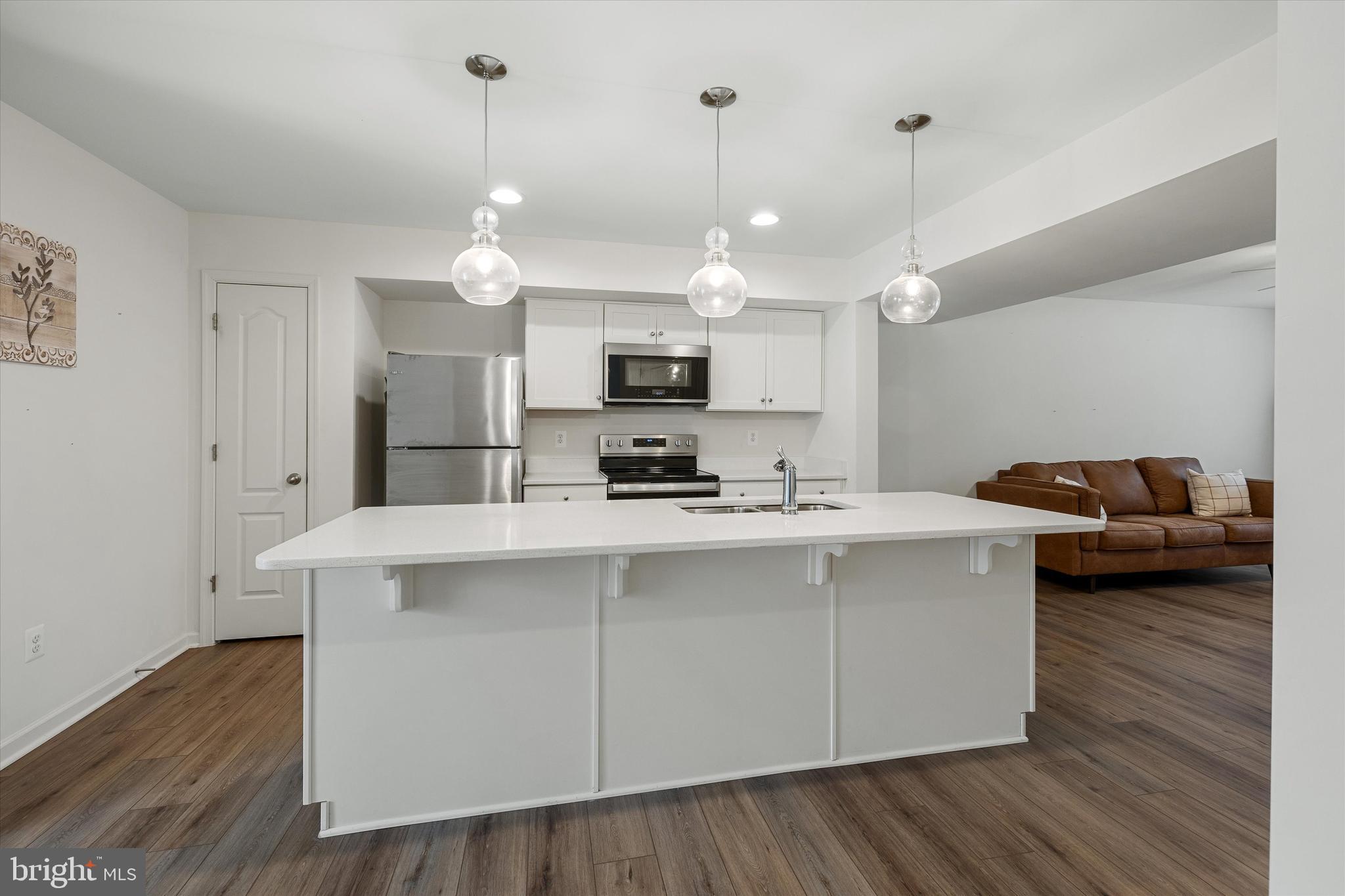 WHISPERING PINES - Residential