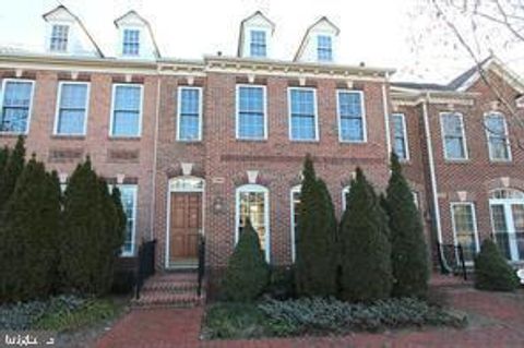 7996 RESERVE WAY VIENNA VA 22182