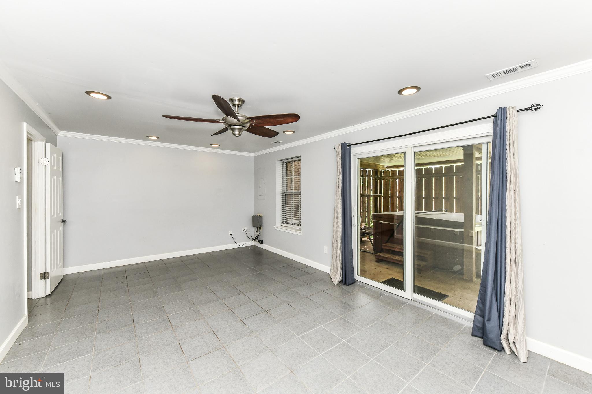 MIRROR RIDGE - Residential Lease