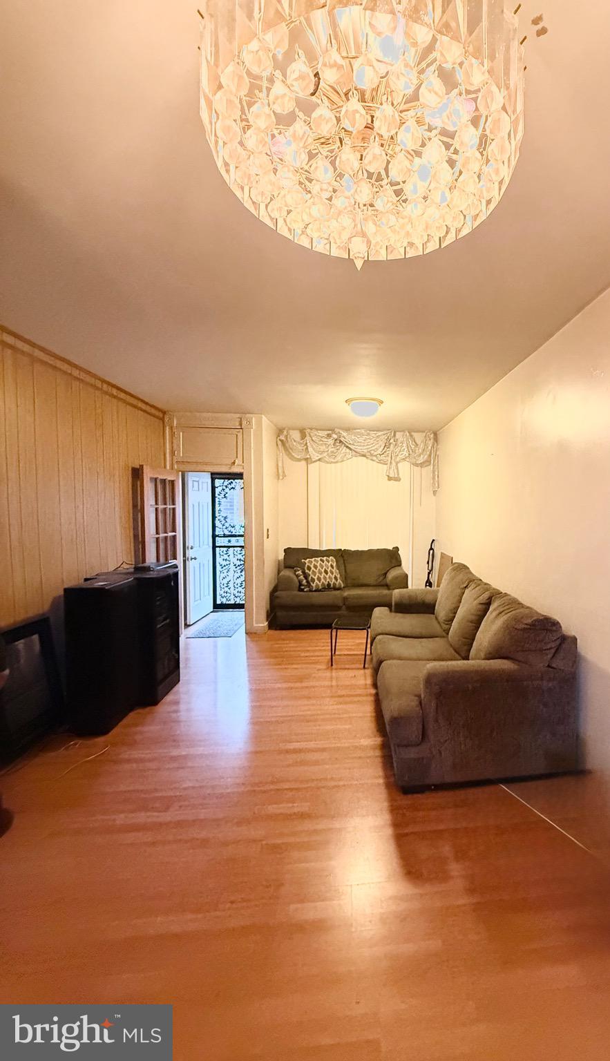 ELLWOOD PARK - Residential