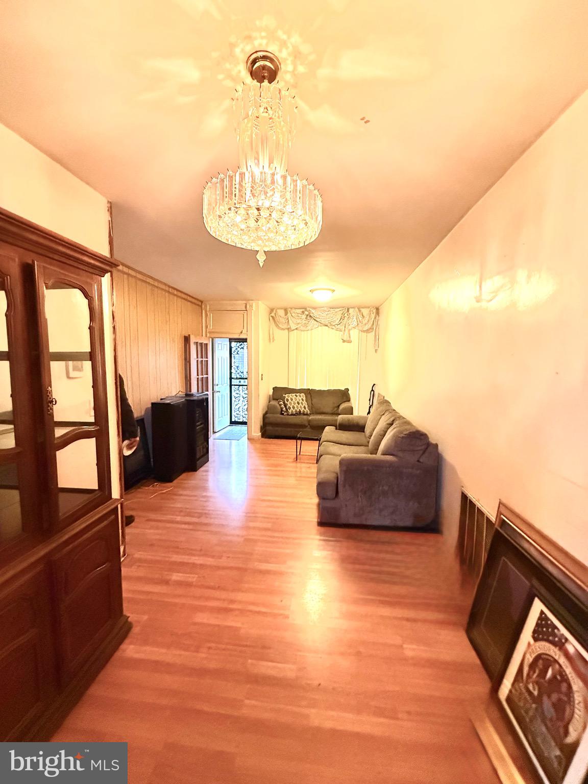 ELLWOOD PARK - Residential