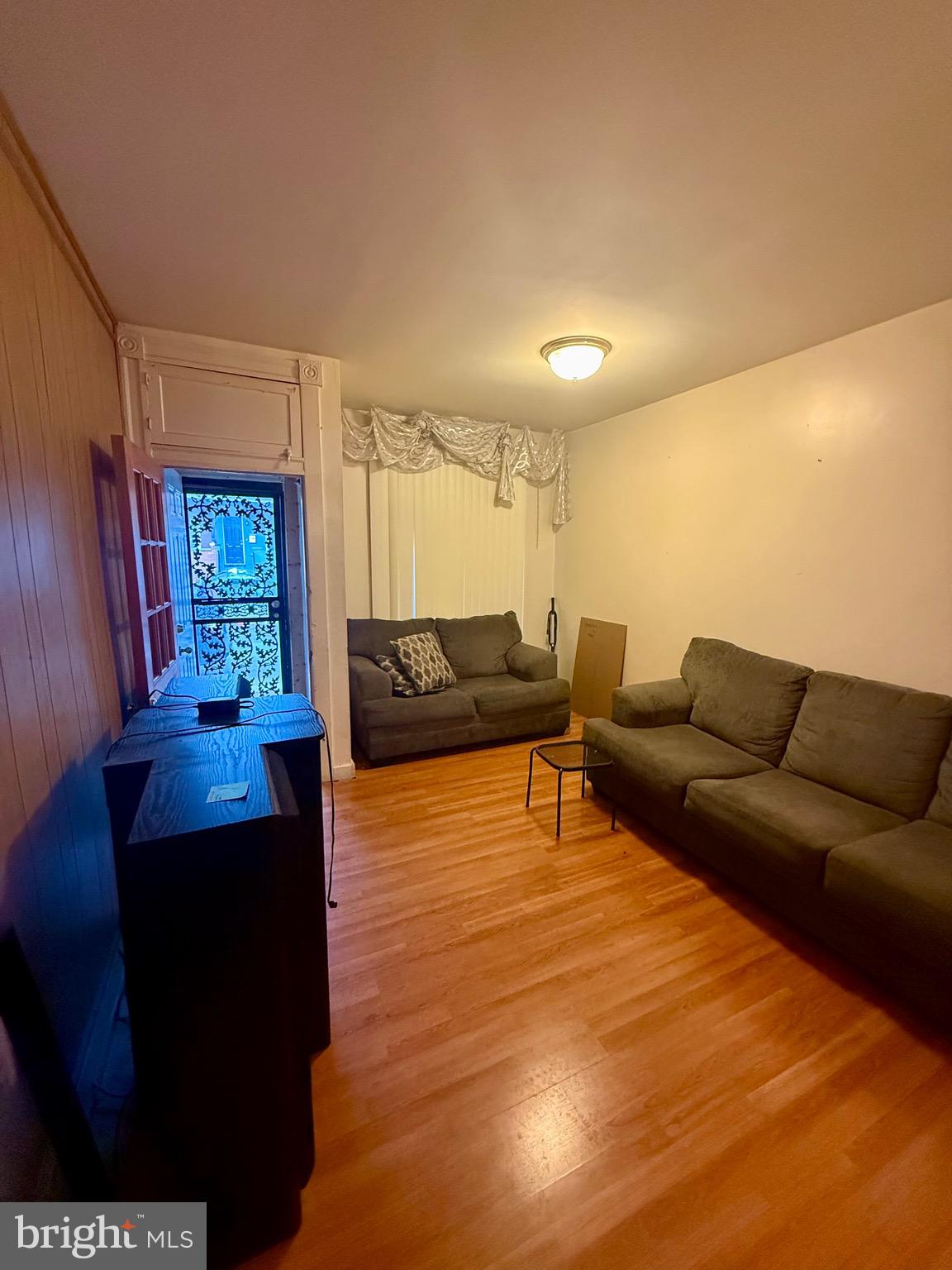 ELLWOOD PARK - Residential