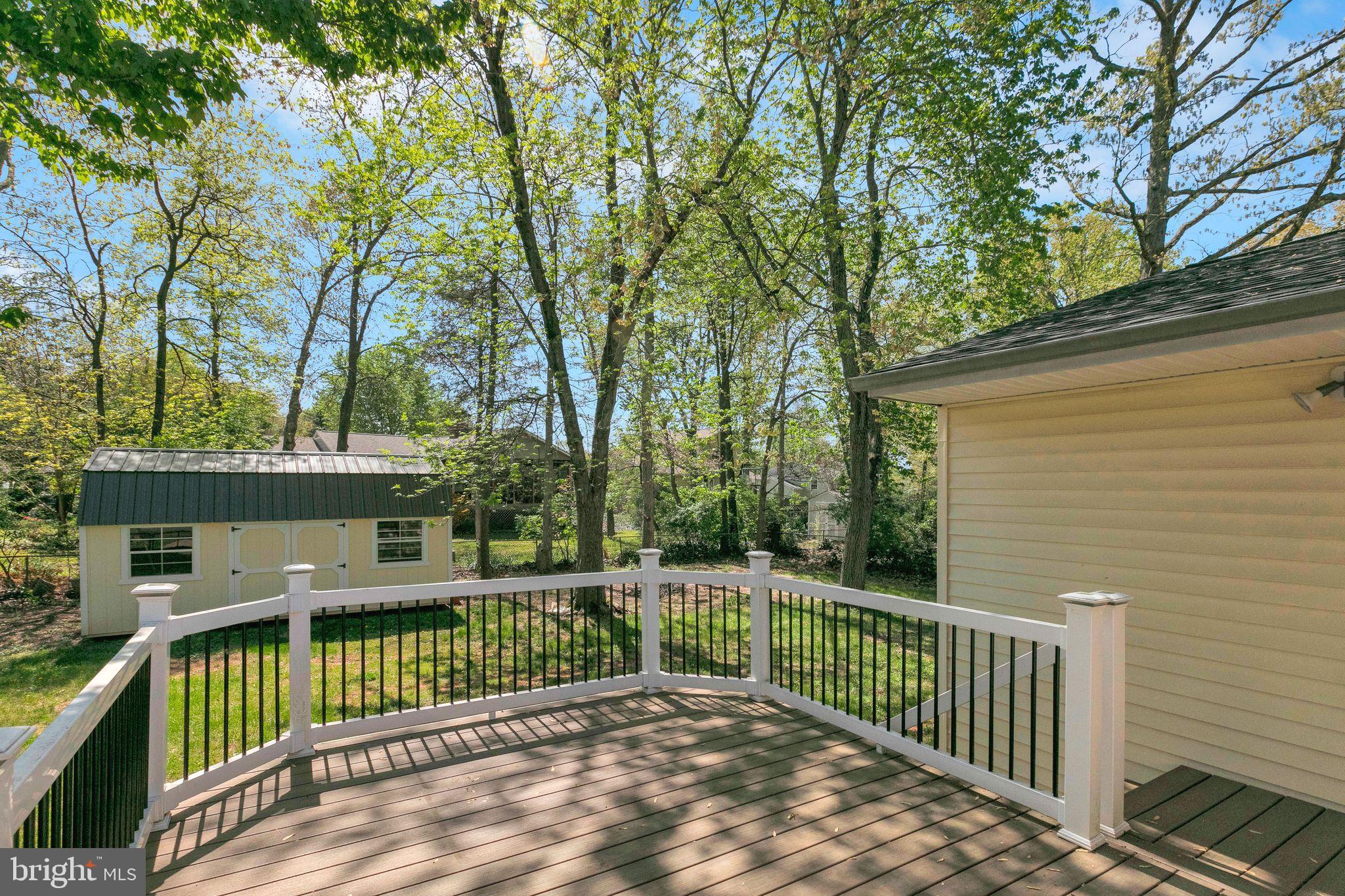 COUNTRY CLUB MANOR - Residential