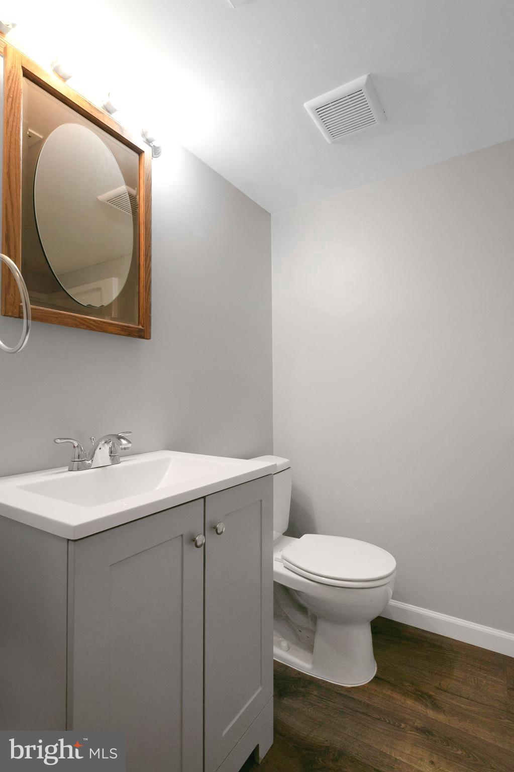 COUNTRY CLUB MANOR - Residential