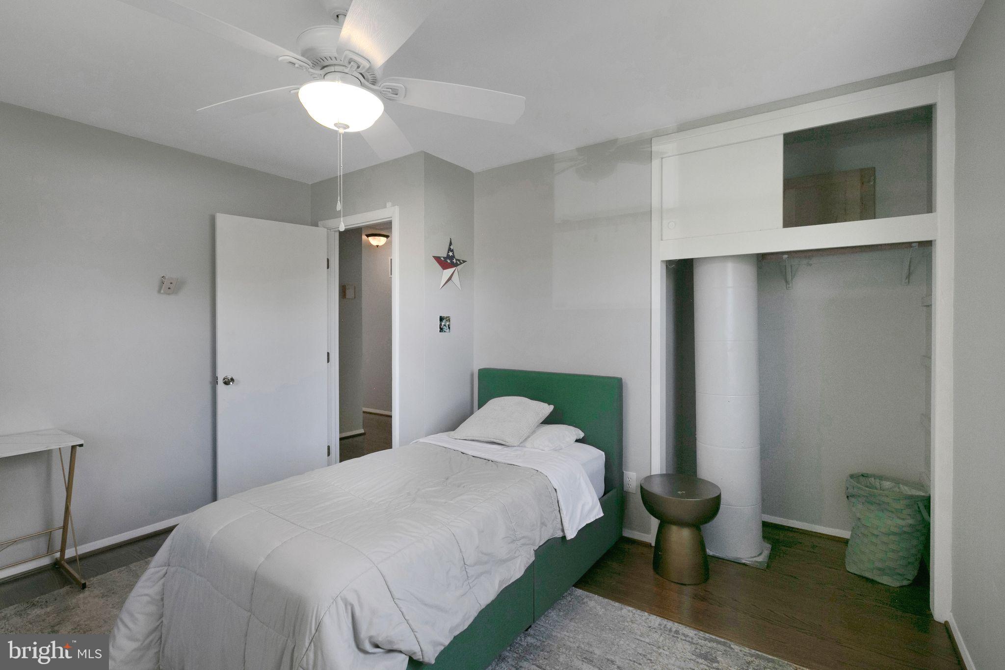 COUNTRY CLUB MANOR - Residential