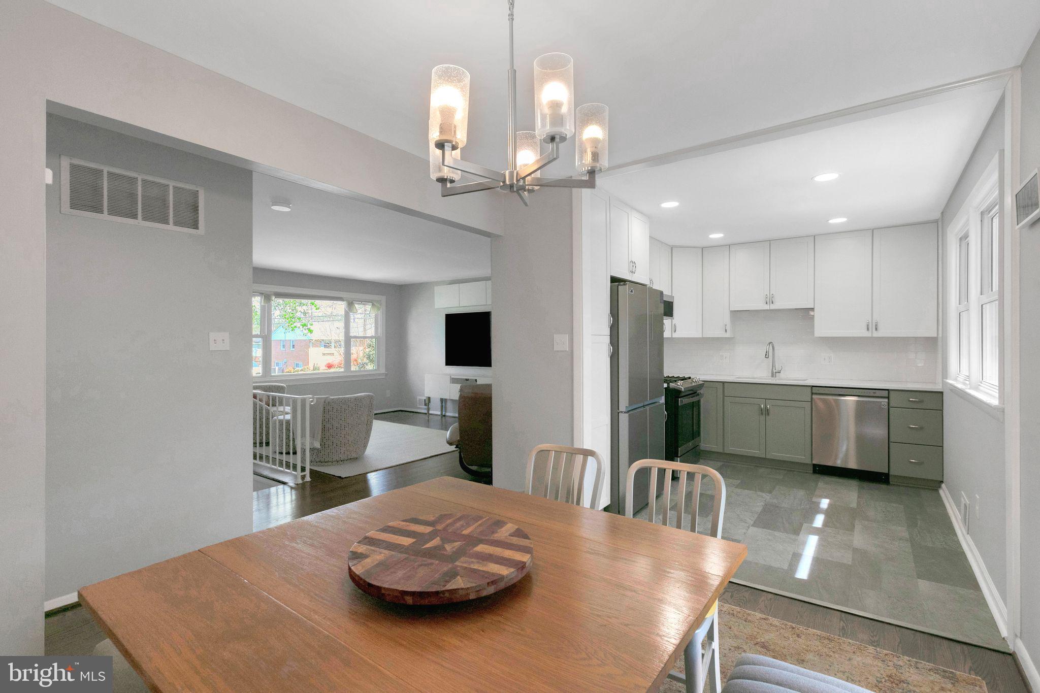 COUNTRY CLUB MANOR - Residential