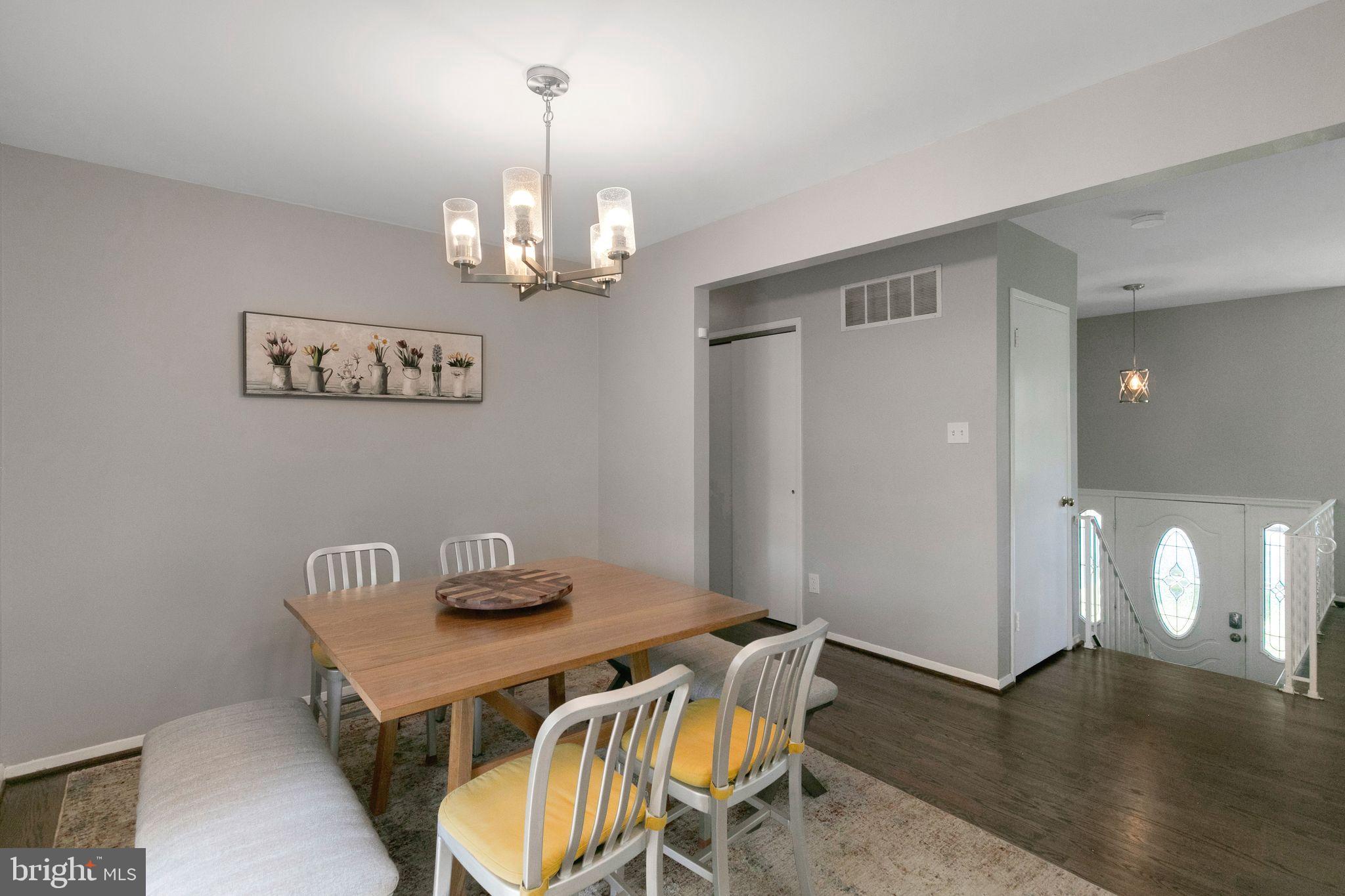 COUNTRY CLUB MANOR - Residential