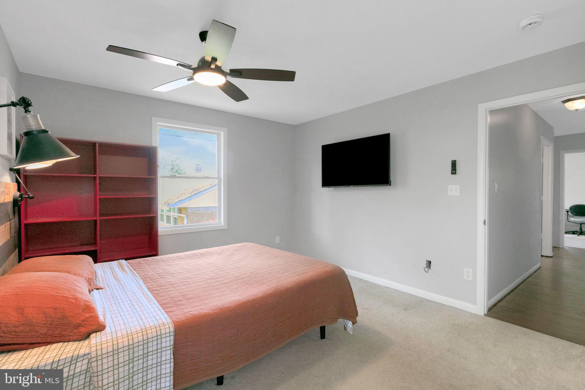 COUNTRY CLUB MANOR - Residential