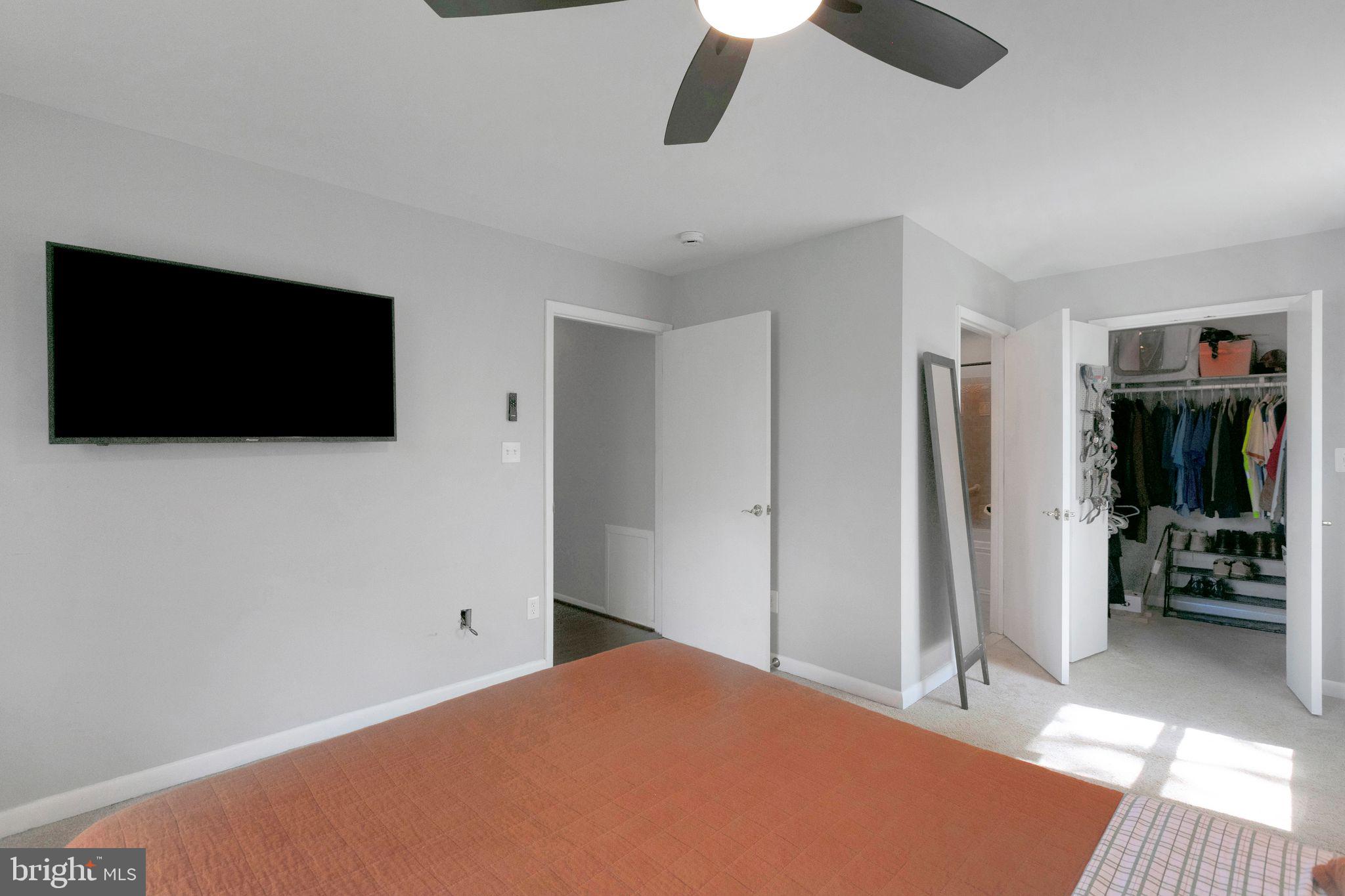 COUNTRY CLUB MANOR - Residential