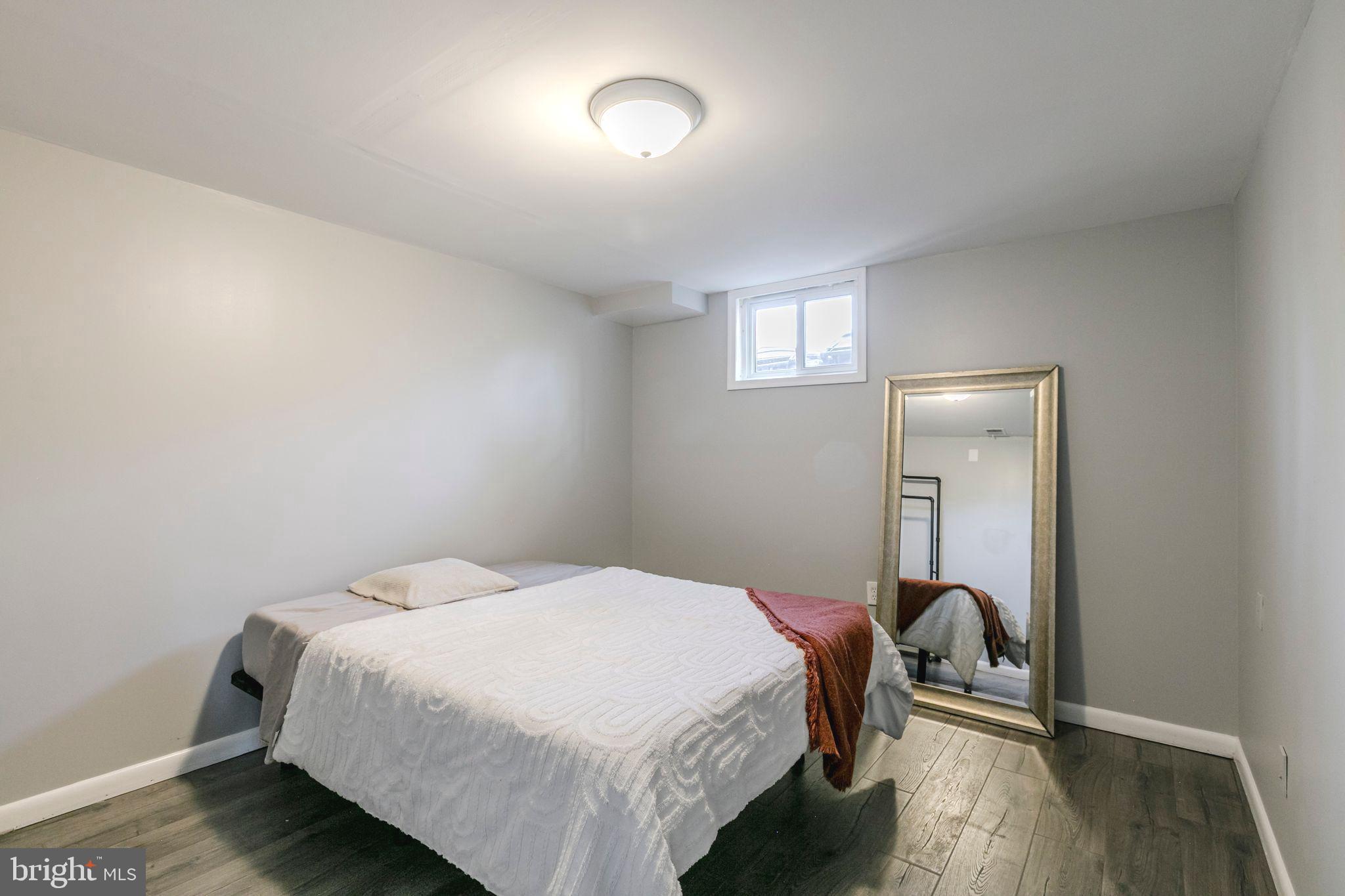 COUNTRY CLUB MANOR - Residential